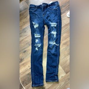 Size 7 Hollister jeans. Mid-rise.